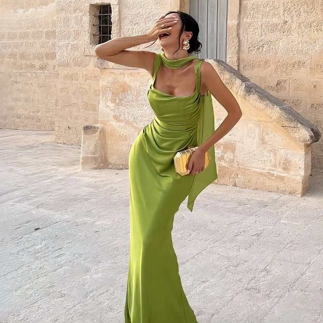 Robe Slim dos nu plissée élégante