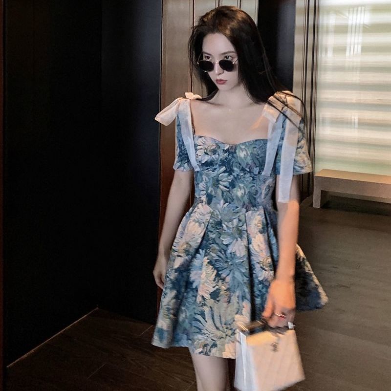 Robe tulle élégante inspiration Monet avec taille cintrée et design artistique pour femme