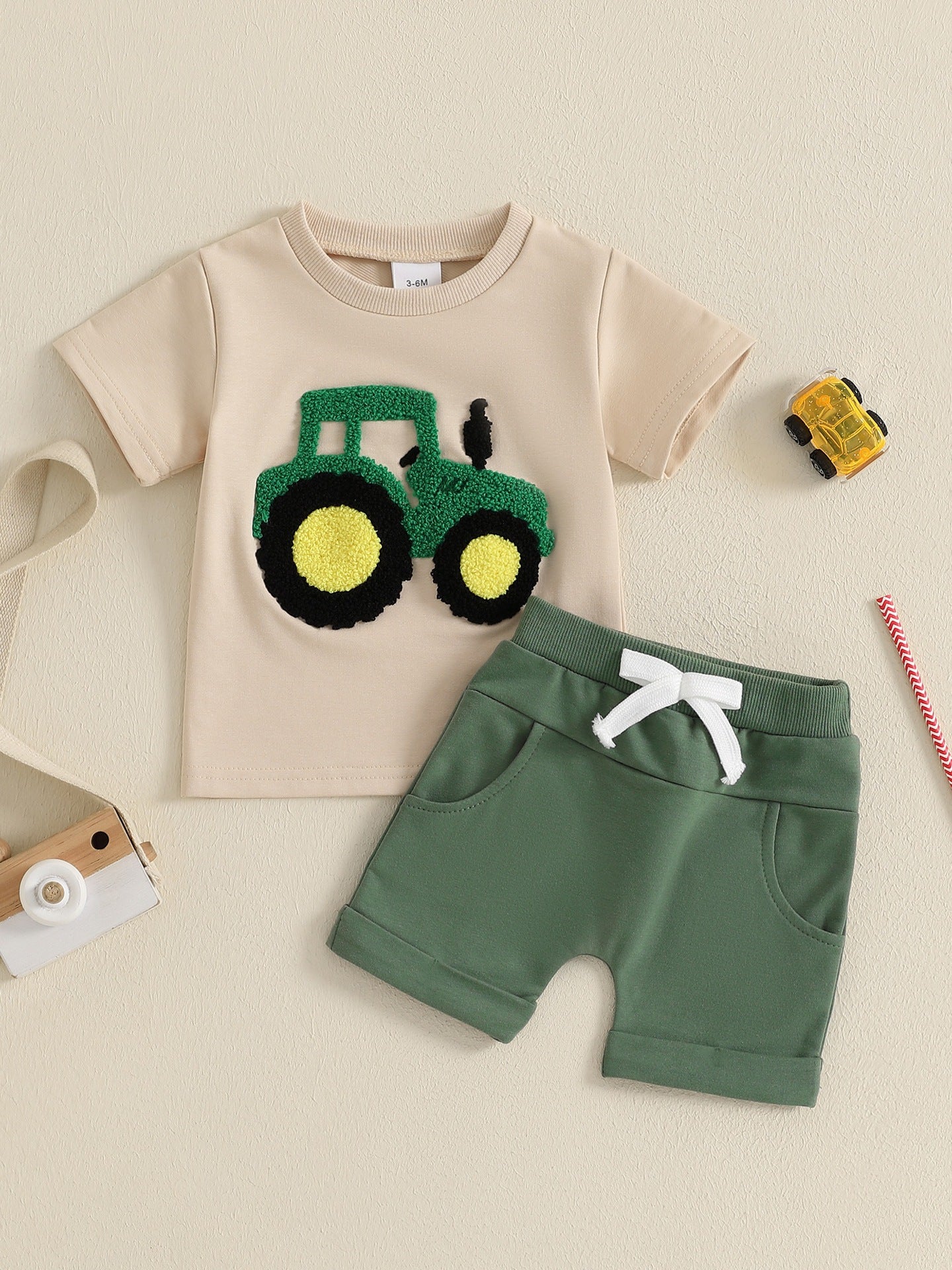 Tenues d'été garçonnet camion brodé col rond
