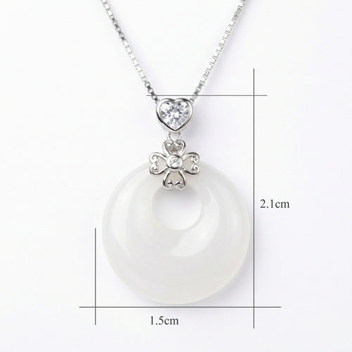 Collier en argent sterling 925 avec pendentif pierre blanche forme donut, décoré de motifs cœur et trèfle à quatre feuilles
