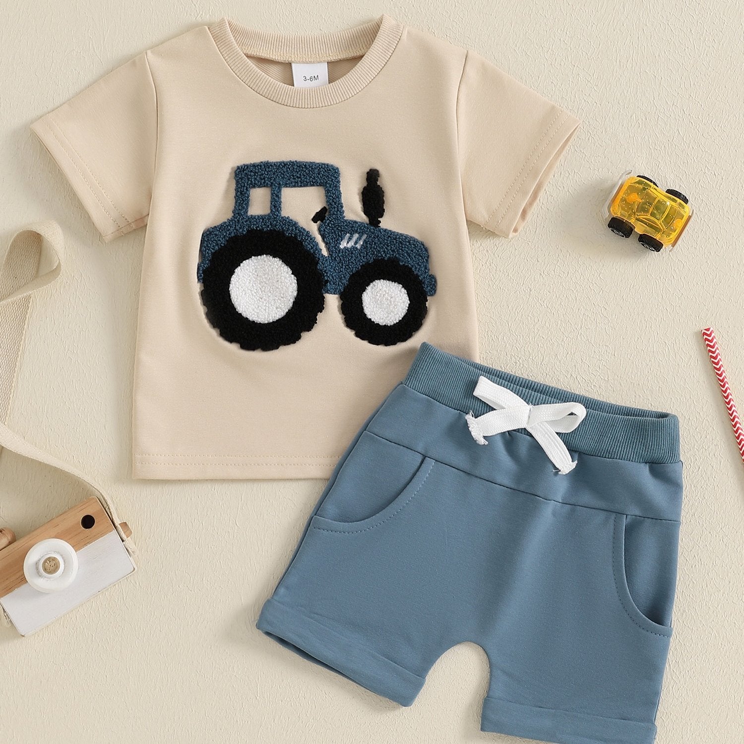 Tenues d'été garçonnet camion brodé col rond